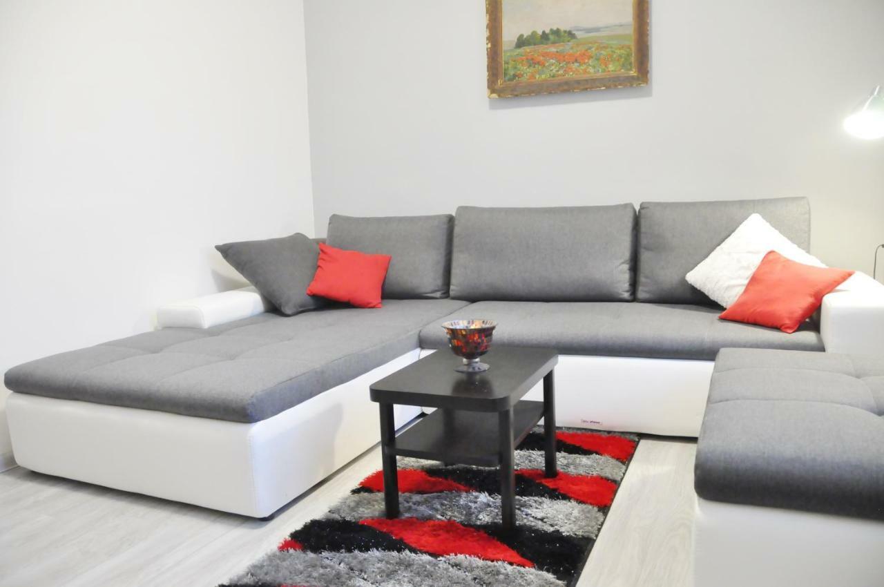 Modern & Historic Apartment Bratislava Esterno foto