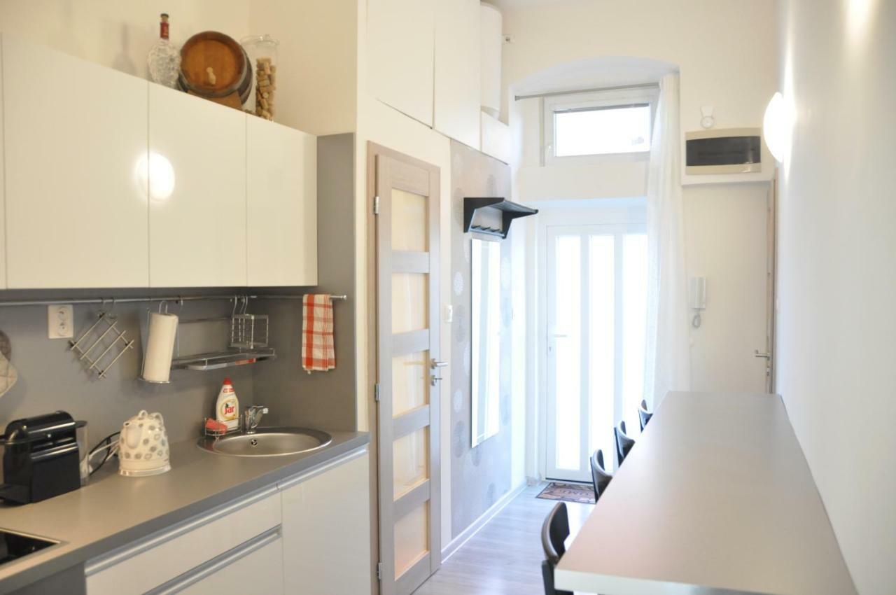 Modern & Historic Apartment Bratislava Esterno foto