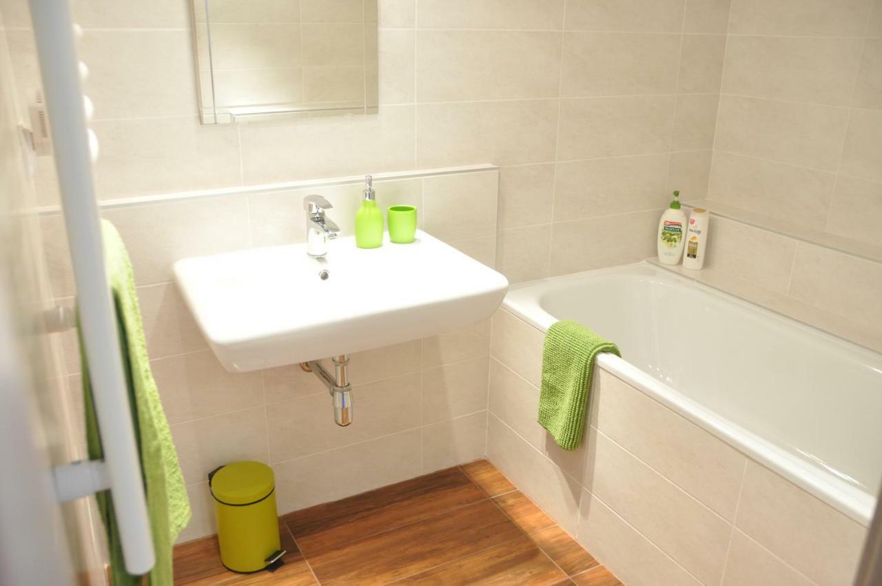 Modern & Historic Apartment Bratislava Esterno foto